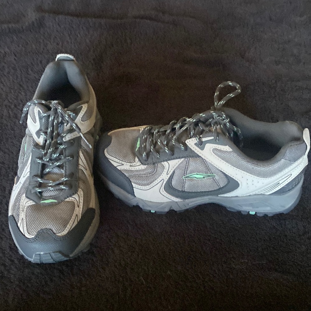Avis trail shoes